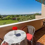 Helles Apartment Nur 250 Meter Zum Strand Mit Meerblick, Pool, Grill, Waschmaschine
