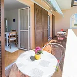 Helles Apartment Nur 250 Meter Zum Strand Mit Meerblick, Pool, Grill, Waschmaschine